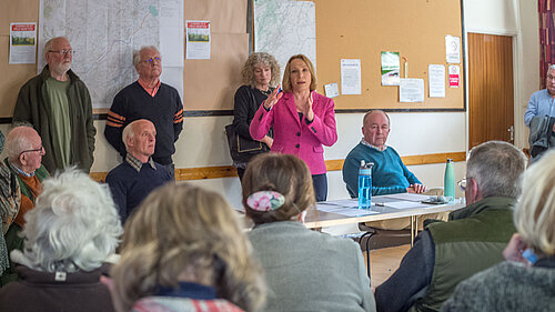 Helen addresses her public meeting