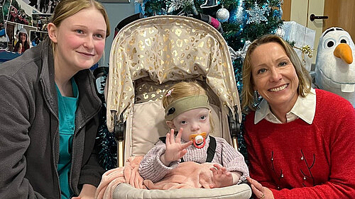 Helen with little Esmay at Hope House children's hospice